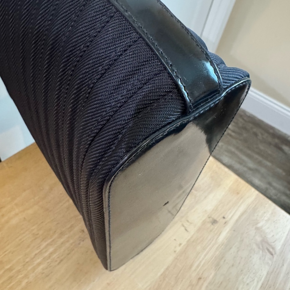 Gucci Elegant Black Tote Bag - Picture 5 of 16
